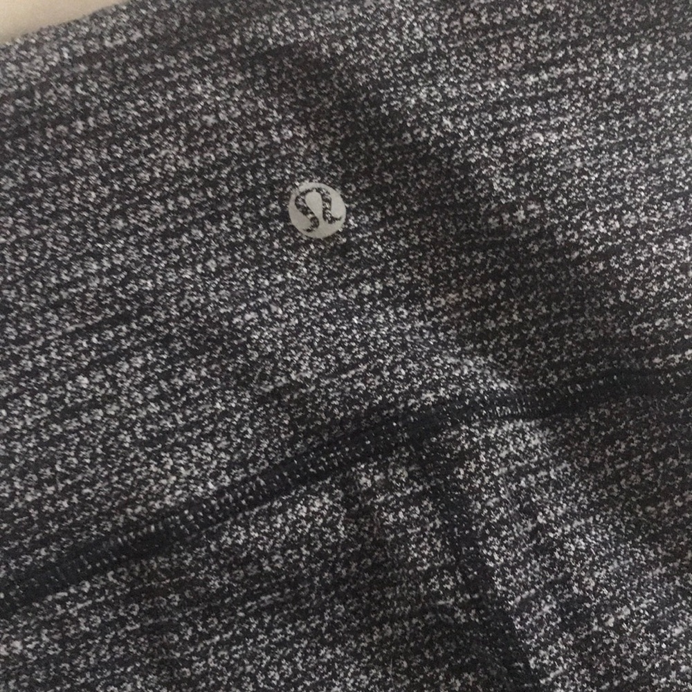 Lululemon Mid Rise Black and White Wunder Unders